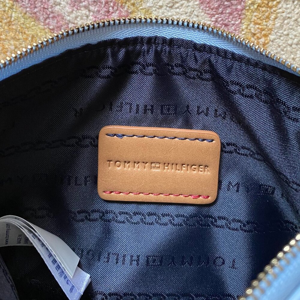 Tommy Hilfiger Light Blue Wristlit NWT - Picture 4 of 12